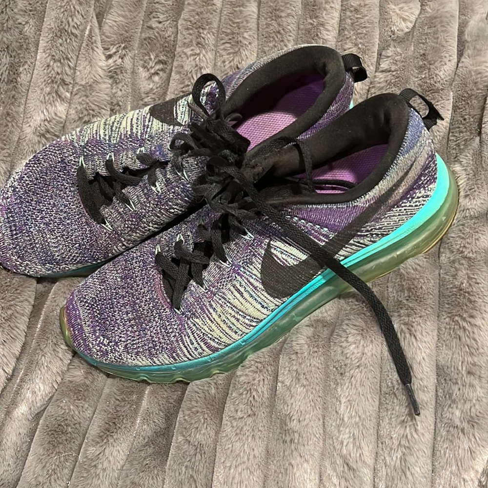 Nike Flyknit Max size 11 worn and imperfections but still a good looking shoe
